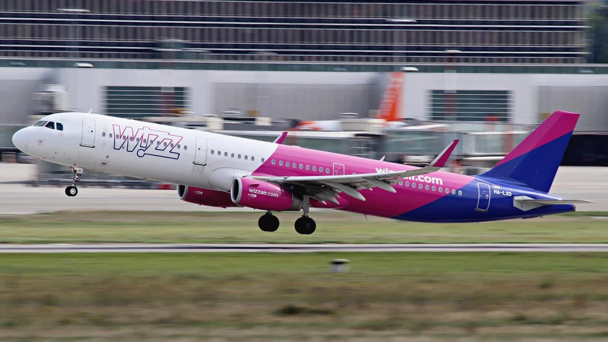 Avion Airbus A321 al companiei Wizz Air la decolare (imagine ilustrativă, fotografie de arhivă de pe alt aeroport)